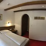 Garni - - - فندق