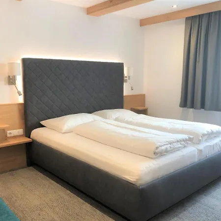 Hotel Garni - - - 2*