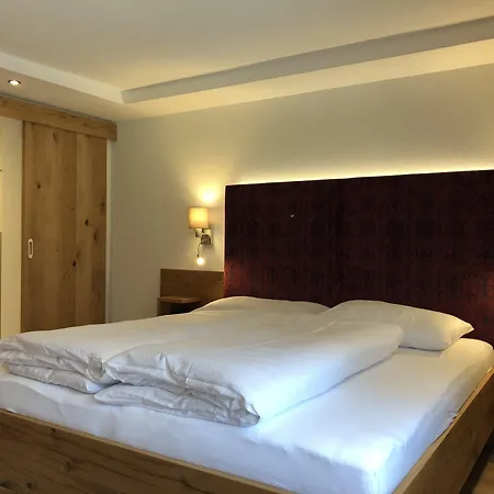 Garni - - - 3*