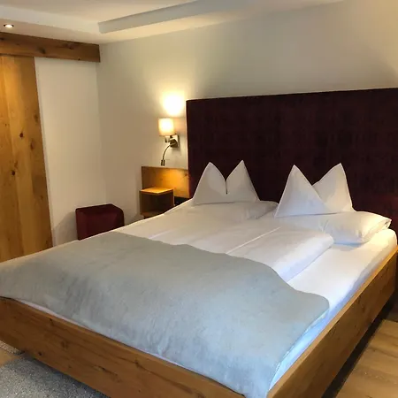 Hotel Garni - - - 3*