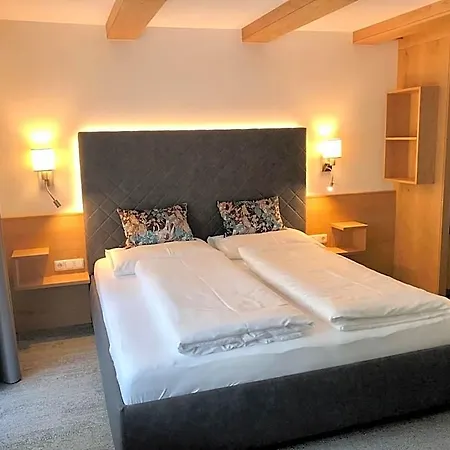 Hotel Garni - - - 3*